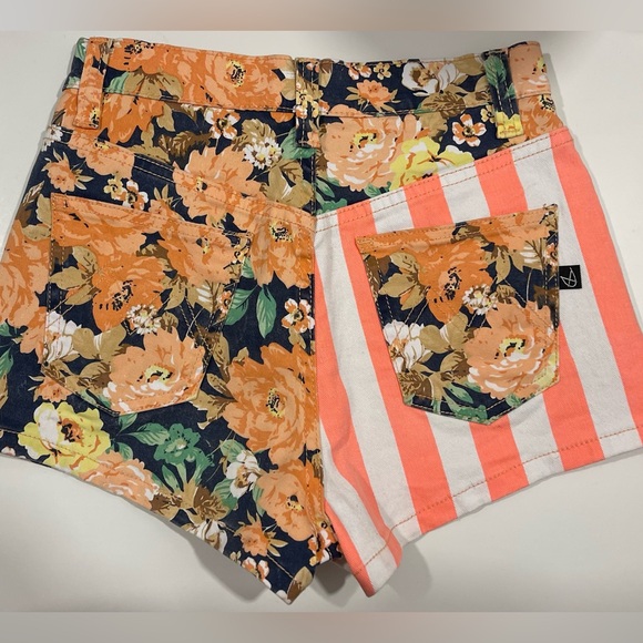 Mink Pink Floral Denim Shorts Size XS - Picture 4 of 6